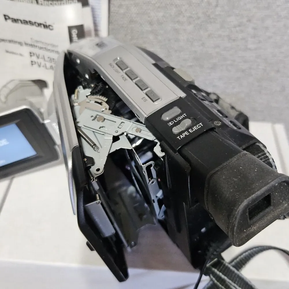 Panasonic Palmcorder Camcorder PV-L354D 700x Zoom W/ Charger TESTED + extras